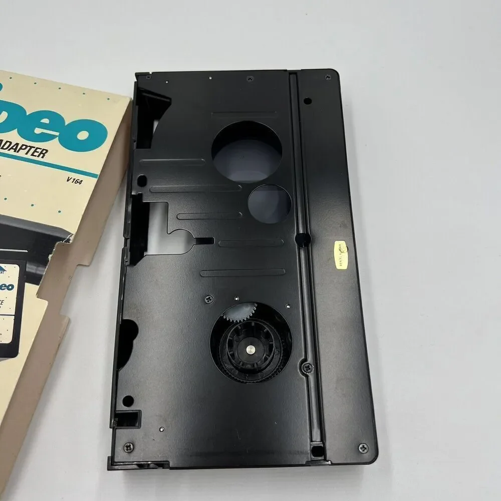 RECOTON VHS-C CASSETTE ADAPTER ~ PLAY VHS-C ON VHS STANDARD VCR